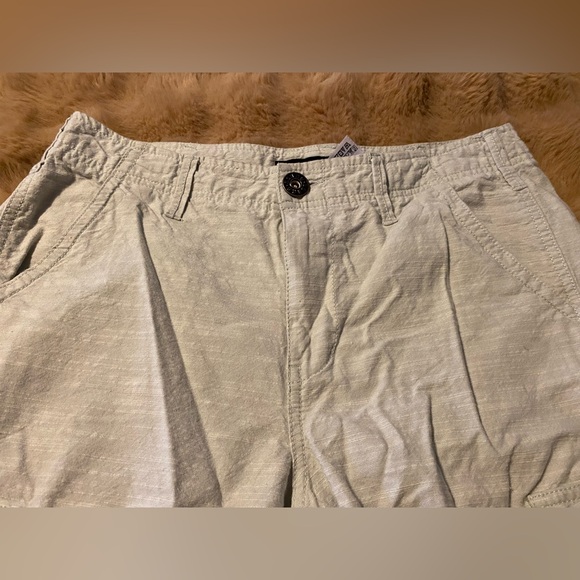 Guess size 32 light gray cargo shorts - Picture 5 of 9